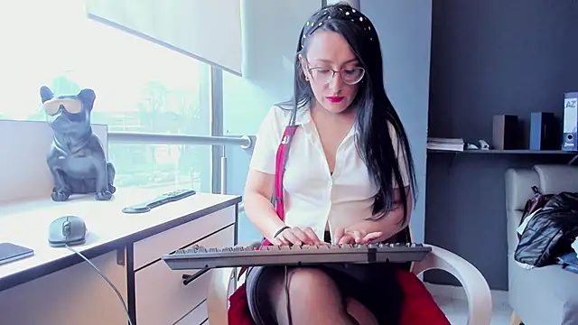 Scarlett 14  online show from April 16, 2026, 7:47 pm