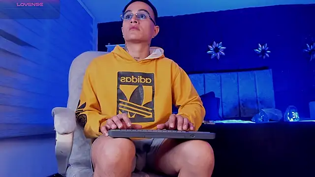 LiamDeep online show from April 19, 2026, 3:55 pm