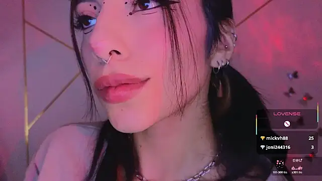 Hollyxx  online show from November 16, 2025, 10:48 pm