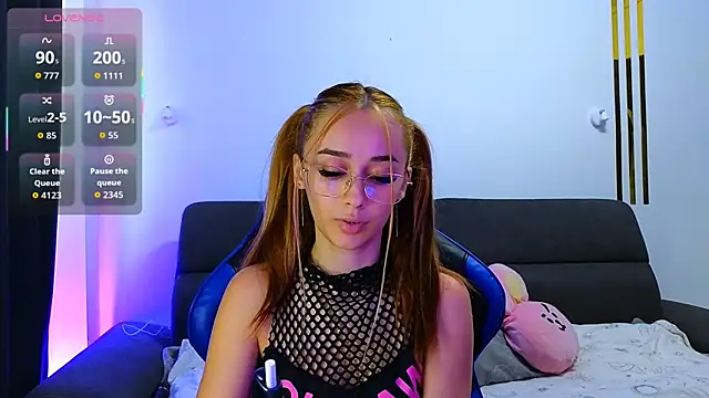 AmyKent  online show from September 15, 2025, 2:50 pm