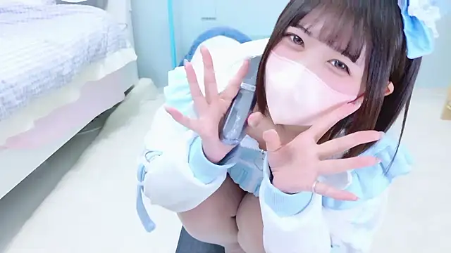 Hinata Sun online show from November 17, 2025, 3:51 pm