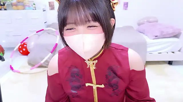 Hinata Sun online show from May 13, 2026, 12:02 pm