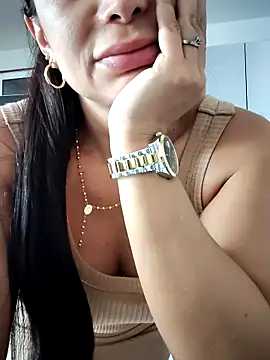 mia mancinii online show from April 8, 2026, 5:24 pm