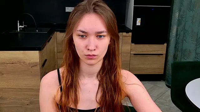 AmadaReine online show from April 24, 2026, 4:04 am