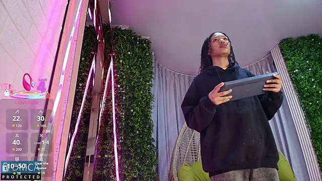 Kiara Zahiri   online show from September 17, 2025, 10:39 am