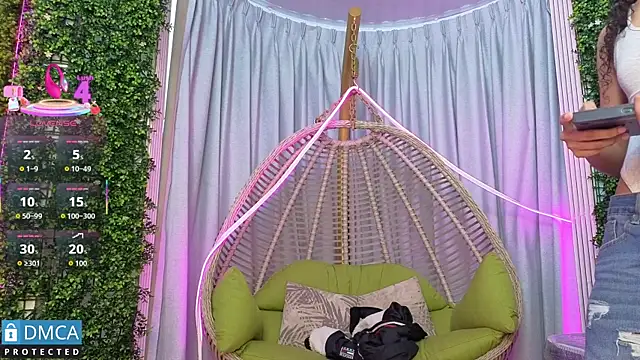 Kiara Zahiri   online show from October 3, 2025, 11:29 am