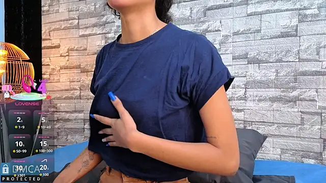 Kiara Zahiri   online show from November 21, 2025, 11:09 am