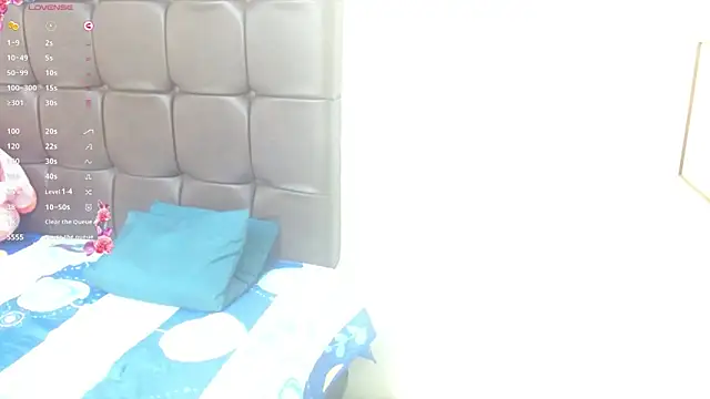 juliana soto1 online show from November 6, 2025, 1:01 pm