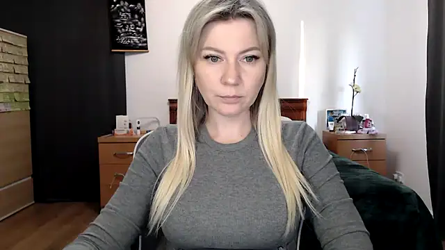 ParadiseAlina online show from April 21, 2026, 6:55 pm