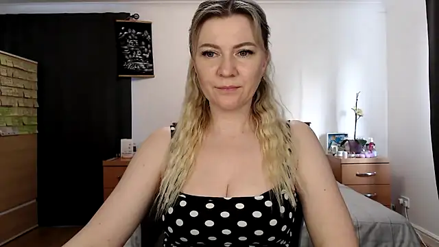 ParadiseAlina online show from April 22, 2026, 5:58 pm