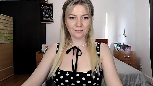 ParadiseAlina online show from April 23, 2026, 6:54 pm