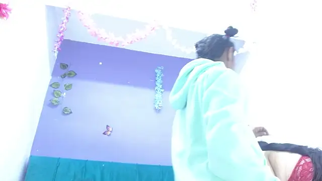 andrealopezcm101 online show from November 20, 2025, 11:32 am