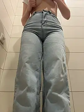 Snapshot of Cumonmme chatting on November 16, 2025, 10:48 pm Cumonmme online show from November 16, 2025, 10:48 pm