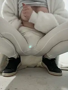 Snapshot of Cumonmme chatting on November 28, 2025, 8:11 pm Cumonmme online show from November 28, 2025, 8:11 pm