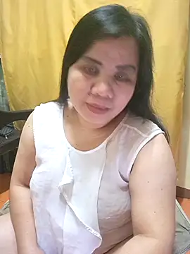 hotlyn45 online show from October 18, 2025, 1:23 pm