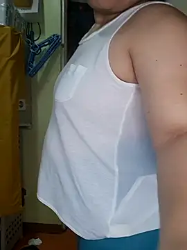 hotlyn45 online show from January 15, 2026, 4:06 am