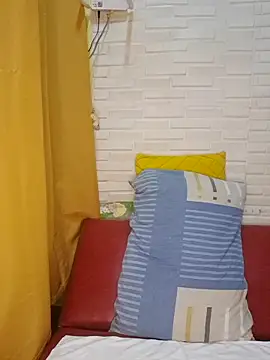 hotlyn45 online show from February 18, 2026, 2:18 am