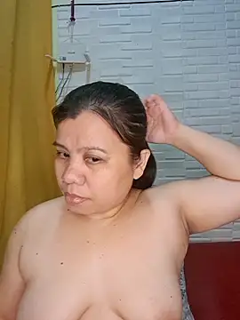 hotlyn45 online show from February 24, 2026, 1:36 am