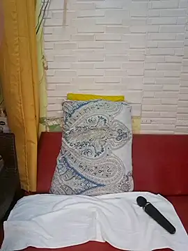 hotlyn45 online show from March 3, 2026, 1:28 pm