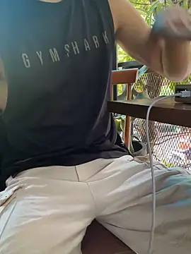 anhkiet huang online show from December 17, 2025, 4:51 am