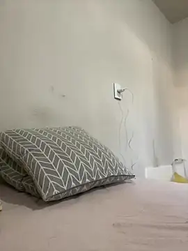 Katianesantos online show from October 15, 2025, 6:08 pm