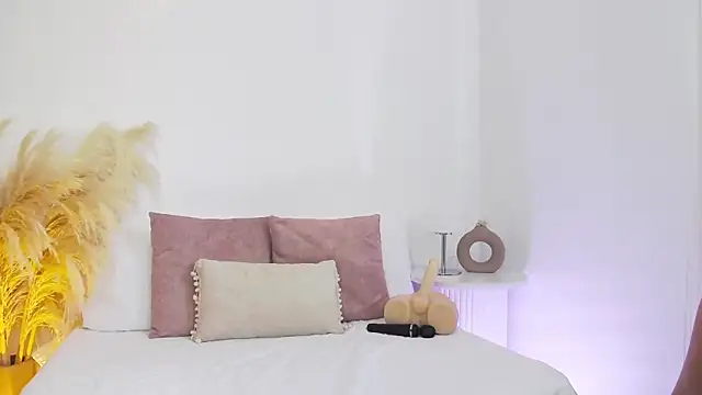 NicolleSteel online show from March 26, 2026, 1:28 pm