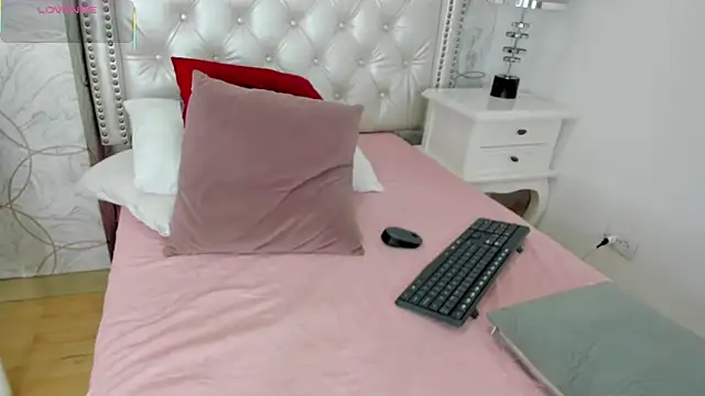 amara rousse online show from October 13, 2025, 11:54 am