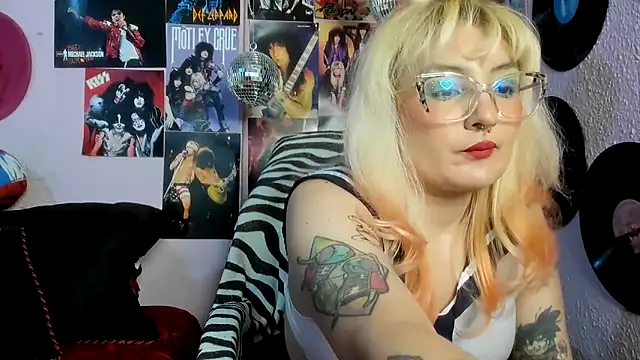 Avril Maria online show from April 8, 2026, 7:58 pm