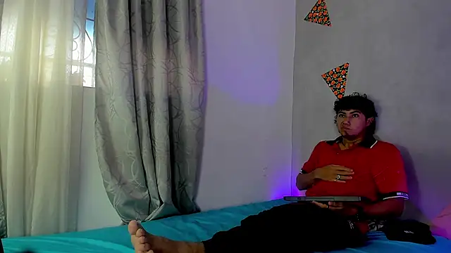 Laura and Kevin online show from November 22, 2025, 1:43 pm