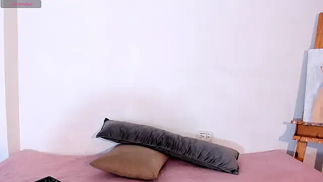 Lia Rousse0 online show from October 8, 2025, 7:11 pm