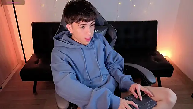 onlinenico online show from January 6, 2026, 8:12 pm