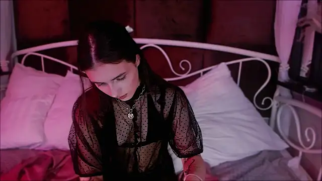 KrissyKits online show from September 9, 2025, 10:59 am