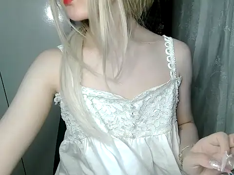 Snapshot of Annabelle-e chatting on April 28, 2026, 7:41 pm Annabelle-e online show from April 28, 2026, 7:41 pm
