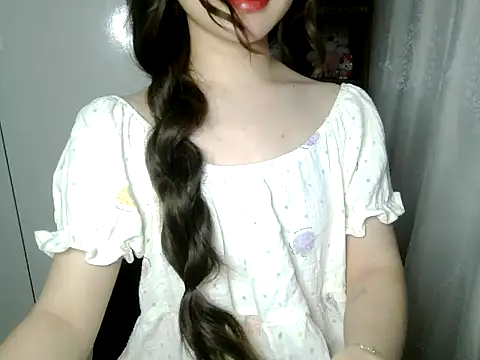 Snapshot of Annabelle-e chatting on May 20, 2026, 7:20 pm Annabelle-e online show from May 20, 2026, 7:20 pm