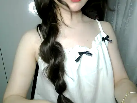 Snapshot of Annabelle-e chatting on May 31, 2026, 7:04 pm Annabelle-e online show from May 31, 2026, 7:04 pm