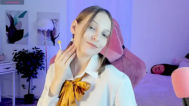 JenniferKiim online show from October 14, 2025, 1:56 pm