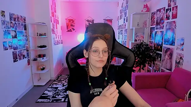 JenniferKiim online show from March 4, 2026, 3:23 am