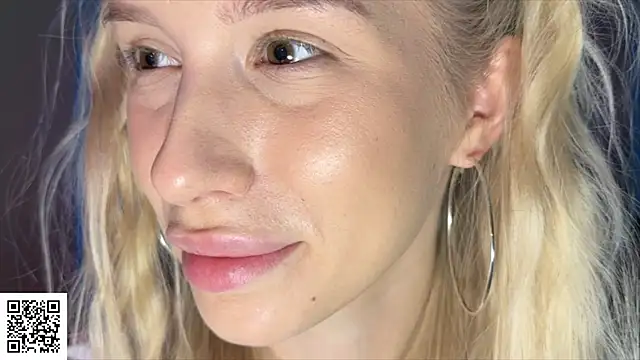 ElysiaXo online show from December 1, 2025, 11:21 pm