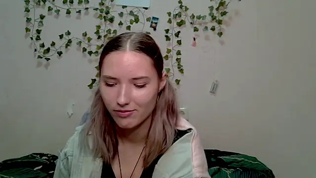  kikiclark   online show from October 25, 2025, 8:47 pm