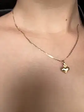 Juanita-Diaz online show from November 5, 2025, 8:31 pm