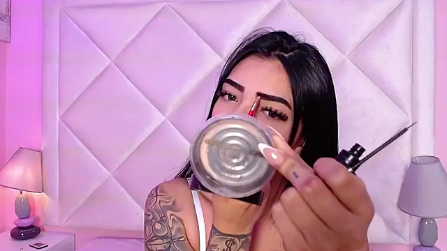 Miaa Smithh   online show from October 24, 2025, 11:39 am