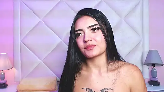 Miaa Smithh   online show from November 8, 2025, 3:12 pm