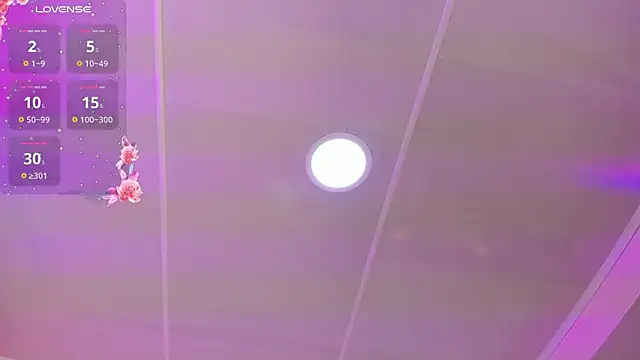 Miaa Smithh   online show from April 22, 2026, 11:23 am