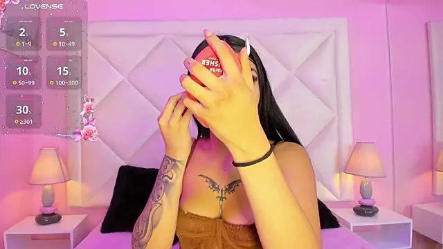 Miaa Smithh   online show from April 23, 2026, 11:20 am