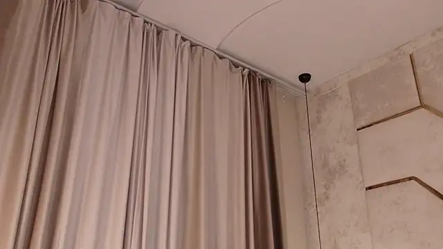 Olivia Mourr online show from October 11, 2025, 6:39 pm