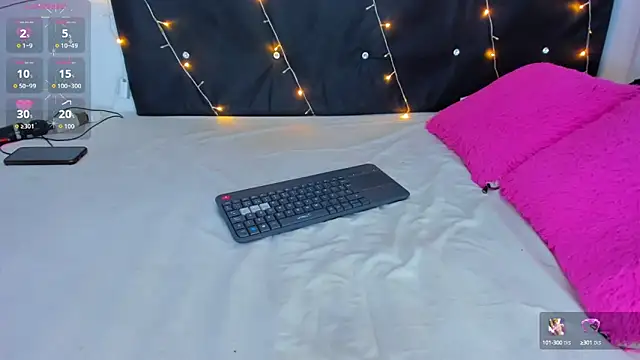 Danaa moore  online show from October 11, 2025, 3:50 am