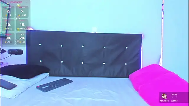 Danaa moore  online show from April 22, 2026, 3:09 am