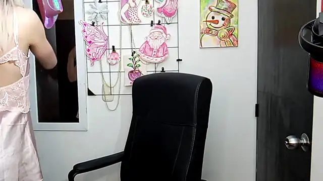 Andy Roses online show from November 18, 2025, 10:36 pm