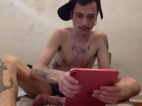 Snapshot of chrisalmeid_ chatting on October 13, 2025, 12:54 am chrisalmeid online show from October 13, 2025, 12:54 am