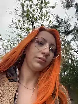 DaddysLittleSlutfox online show from April 21, 2026, 9:48 am